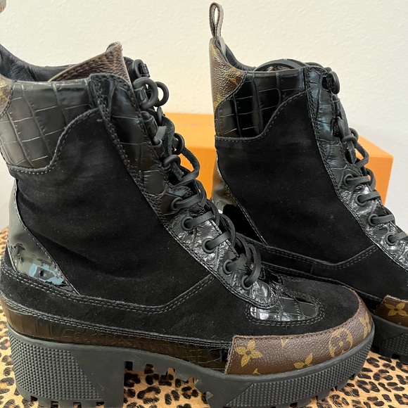 (SOLD) Louis Vuitton Suede Monogram Laureate Desert Boots - Picture 11 of 11